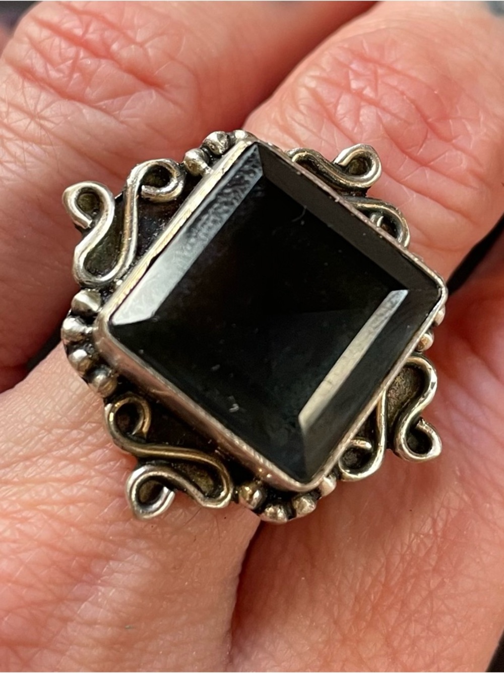 Silver Filigree Ring with natural black tourmaline. - Picture 3 of 9